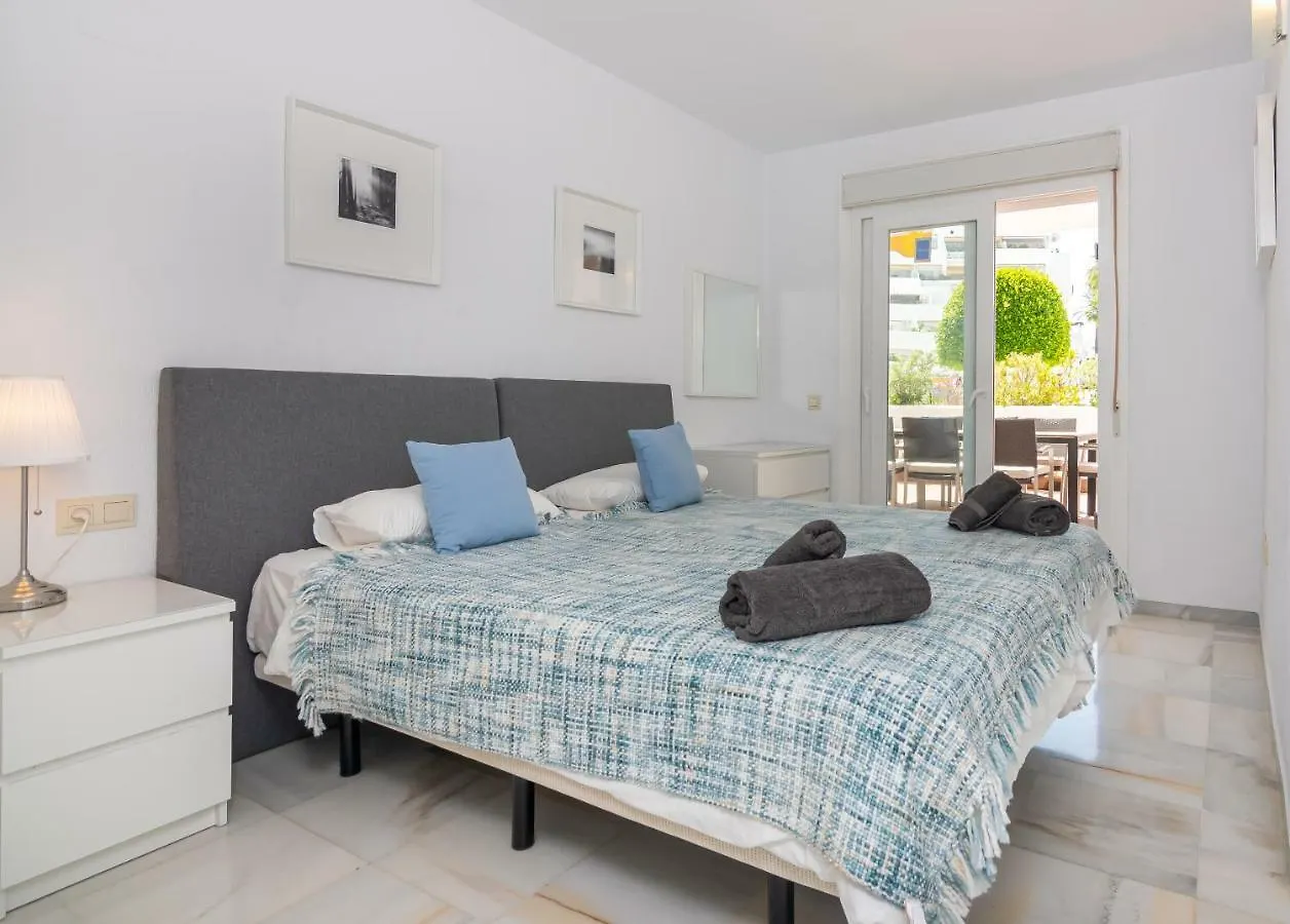 Luxury Two Bed Apartment In El Dorado, Puerto Banus Marbella Spanien